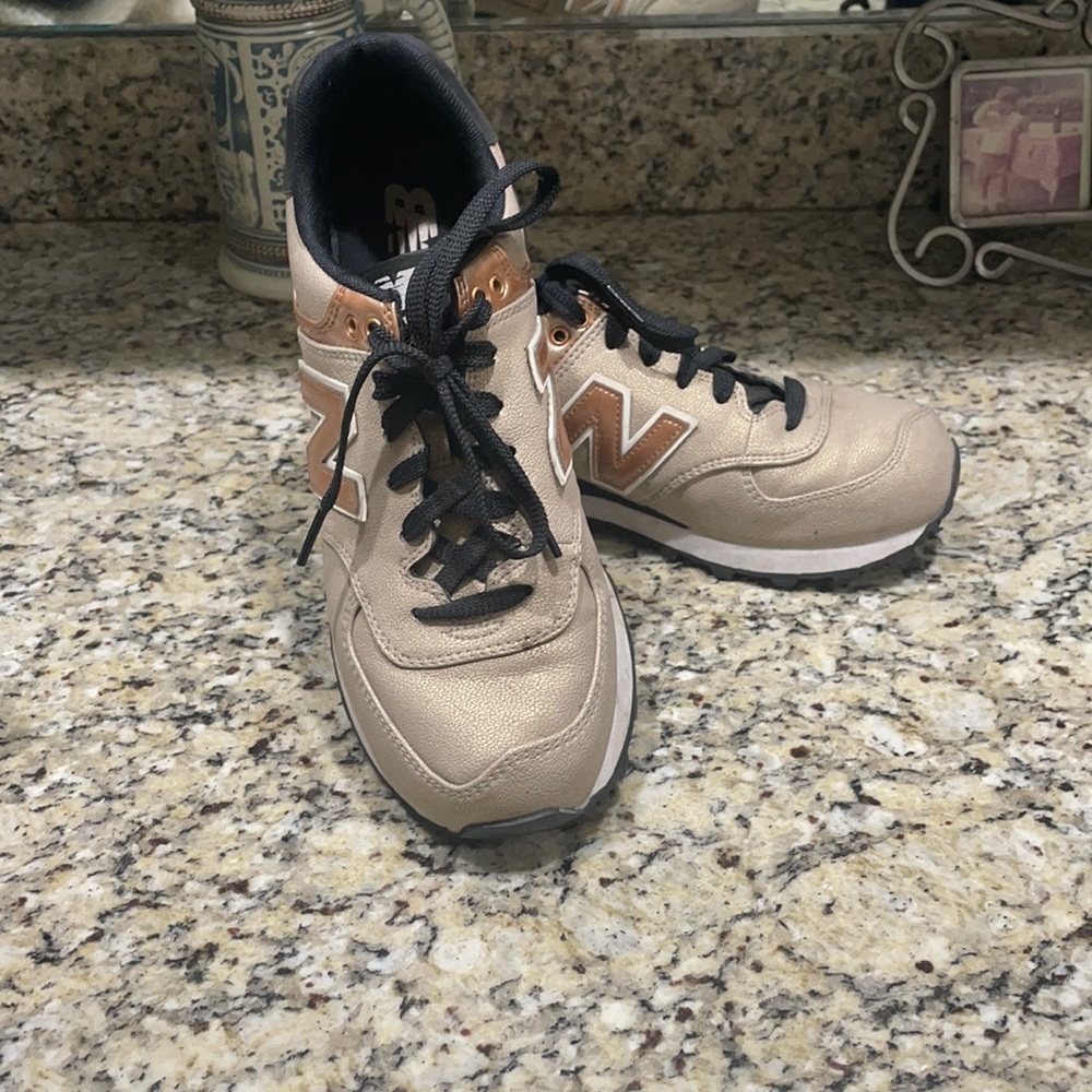 Women new balance tennis shoes